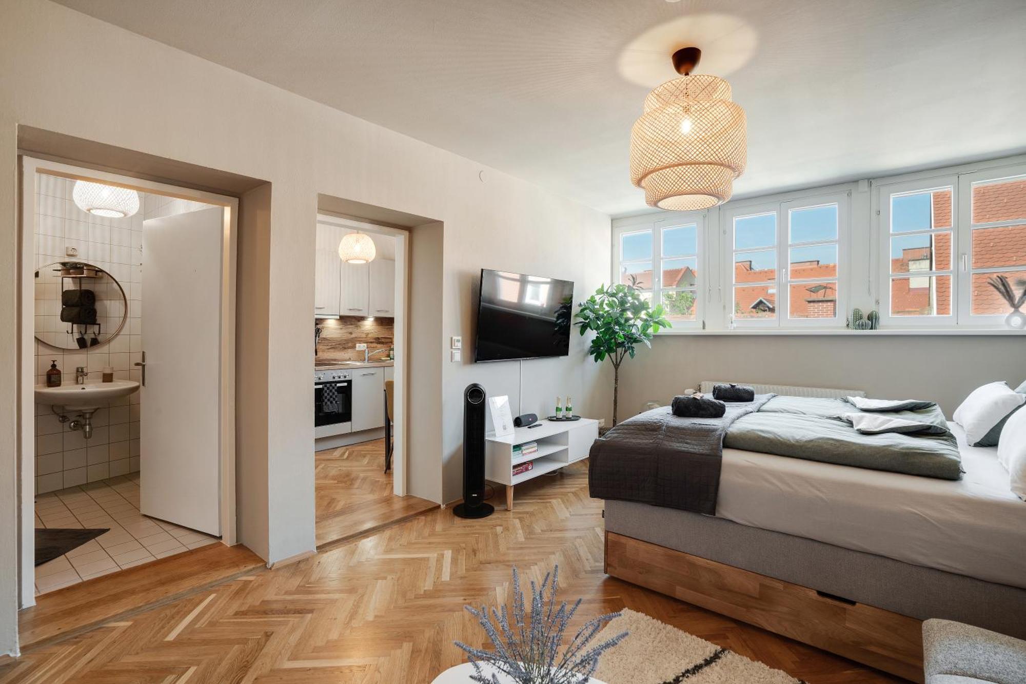 Boho Design Studio By Hero Homes - Top Lage Im Historischen Zentrum - Self-Check-In & Aircon Graz Extérieur photo